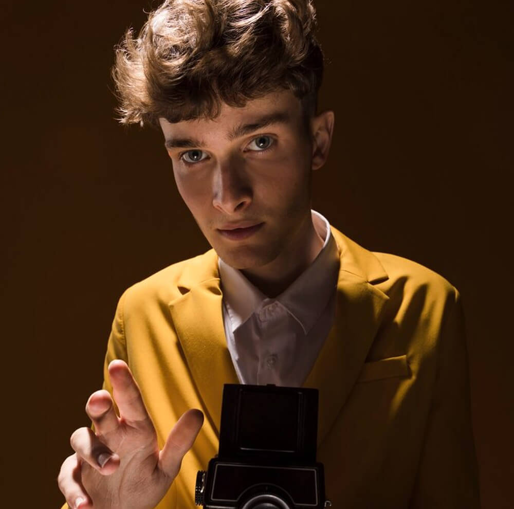 team-img-4 team-img-4